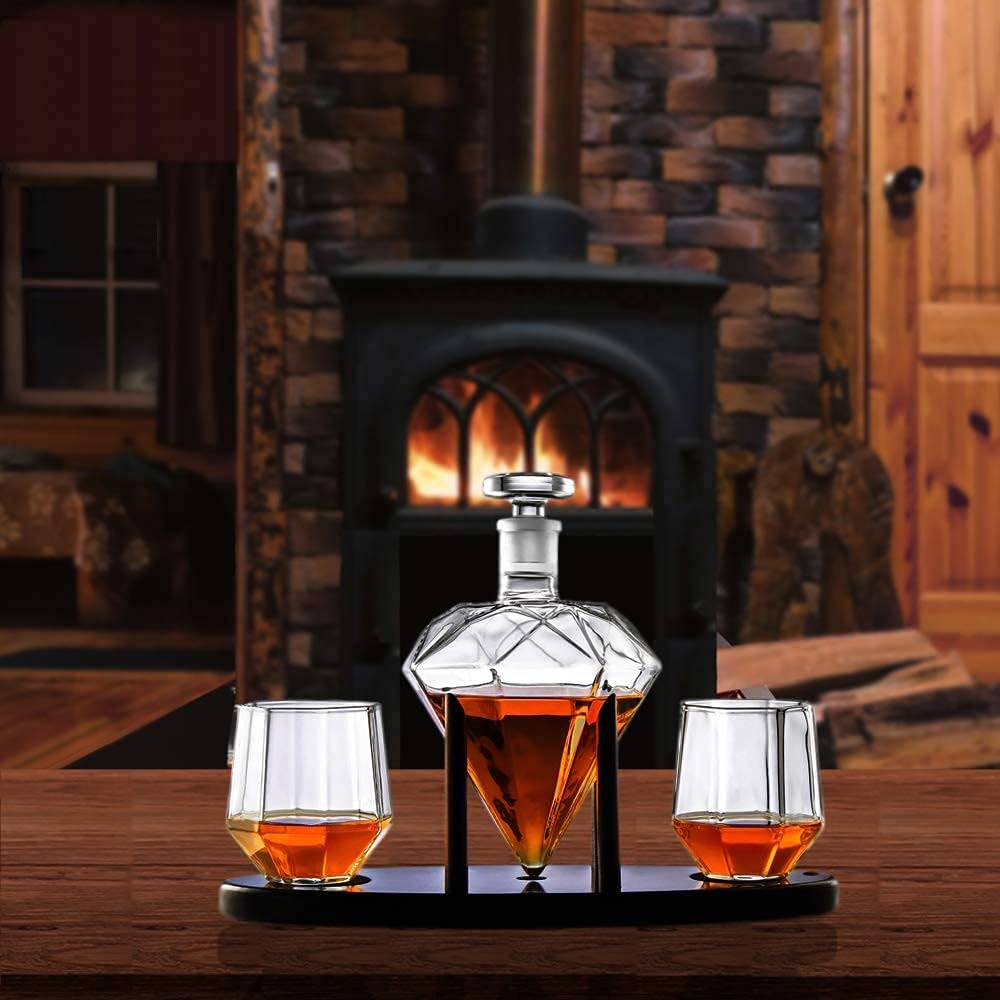 Diamond shaped whiskey decanter with 2 Diamond Glasses and Wooden Holder