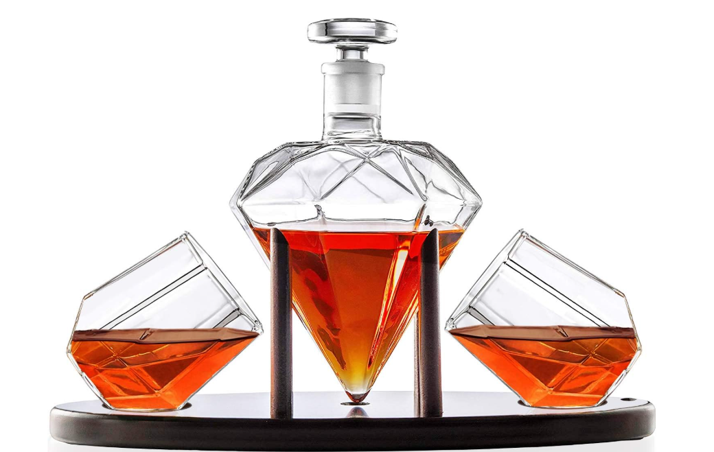 Diamond shaped whiskey decanter with 2 Diamond Glasses and Wooden Holder