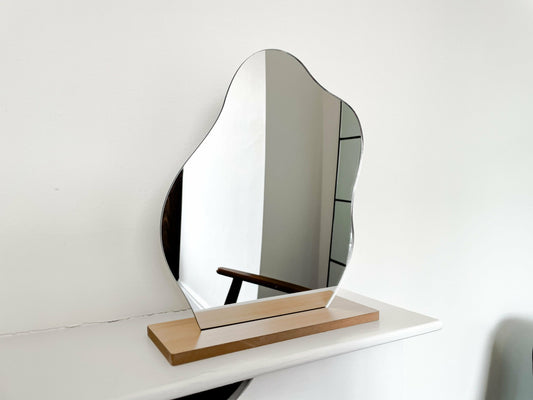 Wave shaped mirror