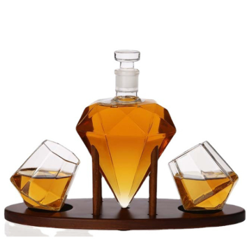 Diamond shaped whiskey decanter with 2 Diamond Glasses and Wooden Holder