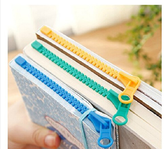 Zipper bookmark